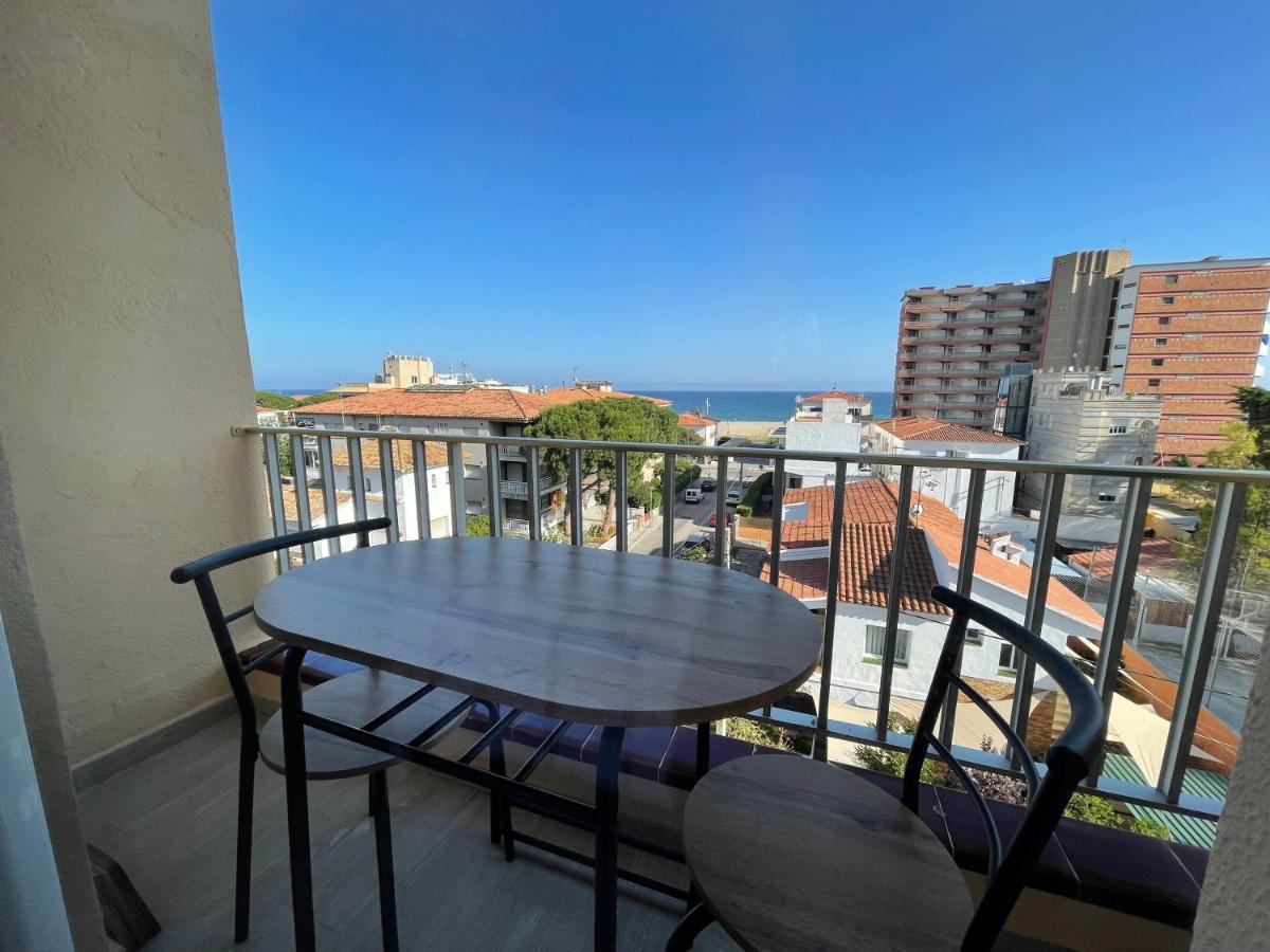 Acogedor estudio en la playa, con vistas al mar, y piscina comunitaria Sant Salvador Exterior foto